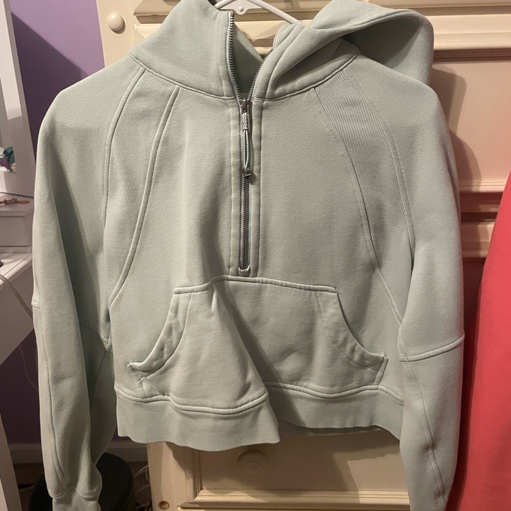 Delicate mint lululemon scuba
